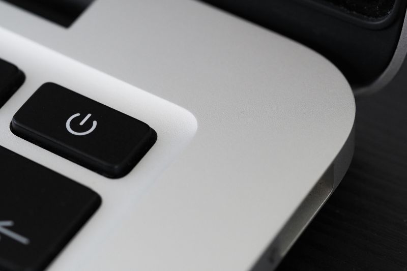 Simbol “I” dan “O” pada tombol power elektronik dijelaskan