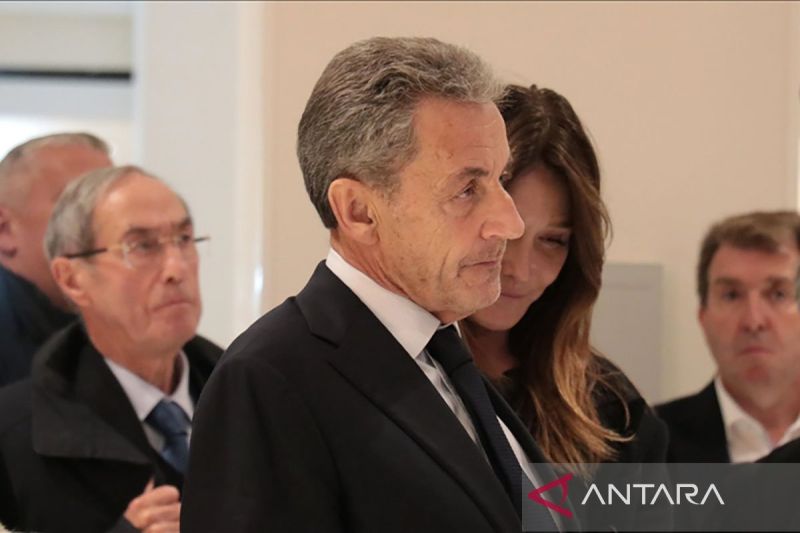 Pengadilan Prancis izinkan Nicolas Sarkozy bebas dari penjara