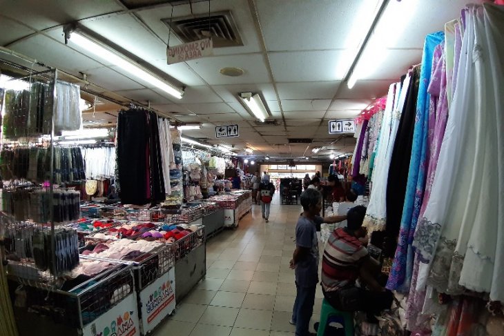Pedagang Pasar Jatinegara Resah, Pembeli Menurun Jelang Ramadan