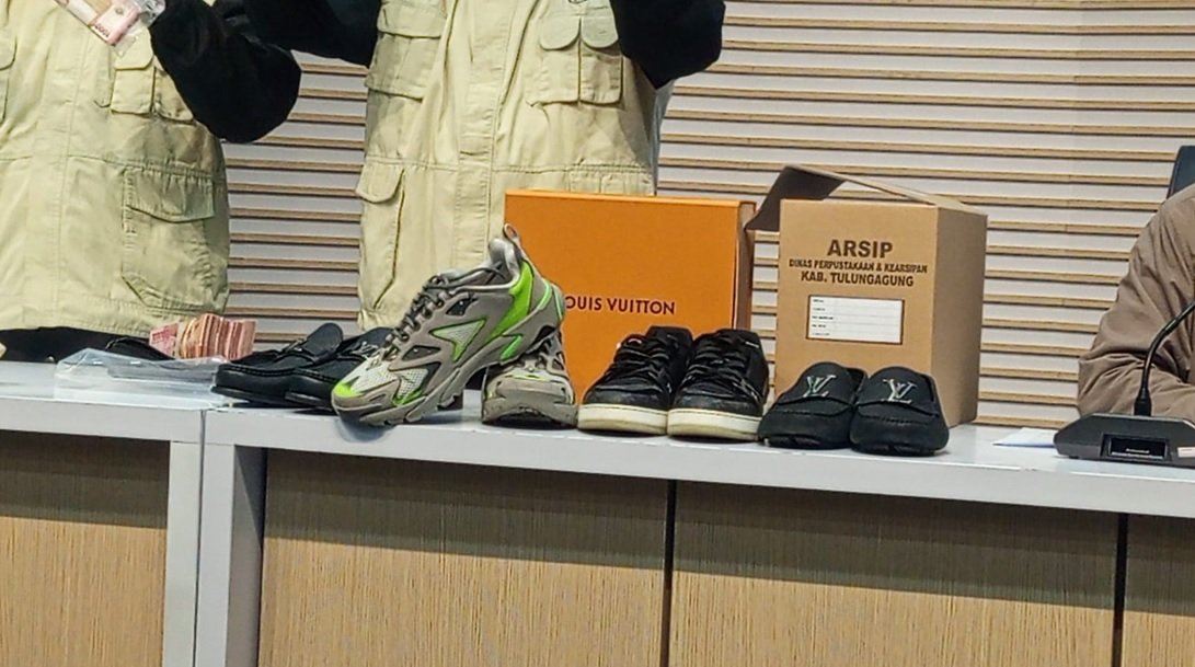 Pemerasan Bupati Tulungagung untuk Belanja Sepatu Mewah