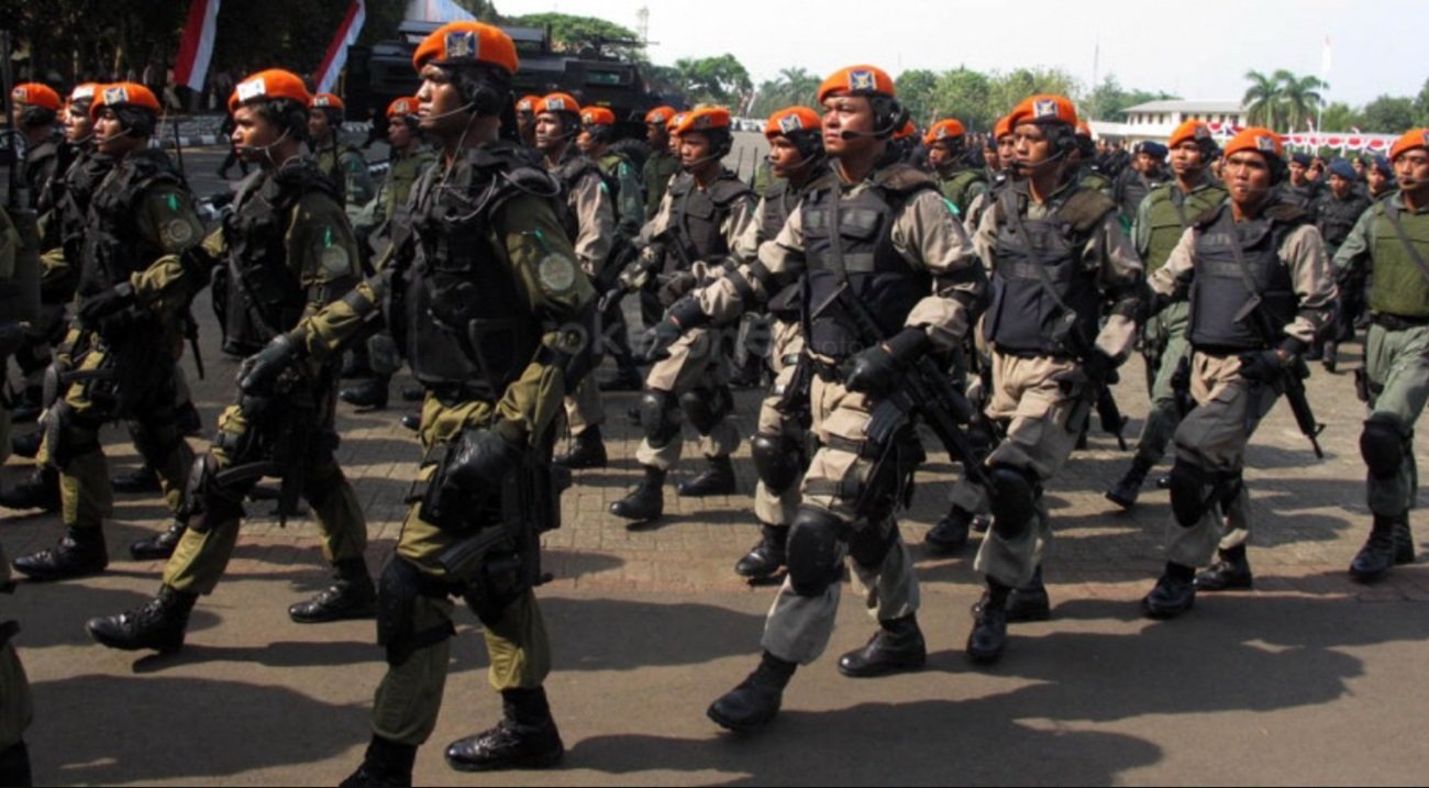 Bertaruh Nyawa, Prajurit TNI AU Selamatkan Rekan dari Bahaya